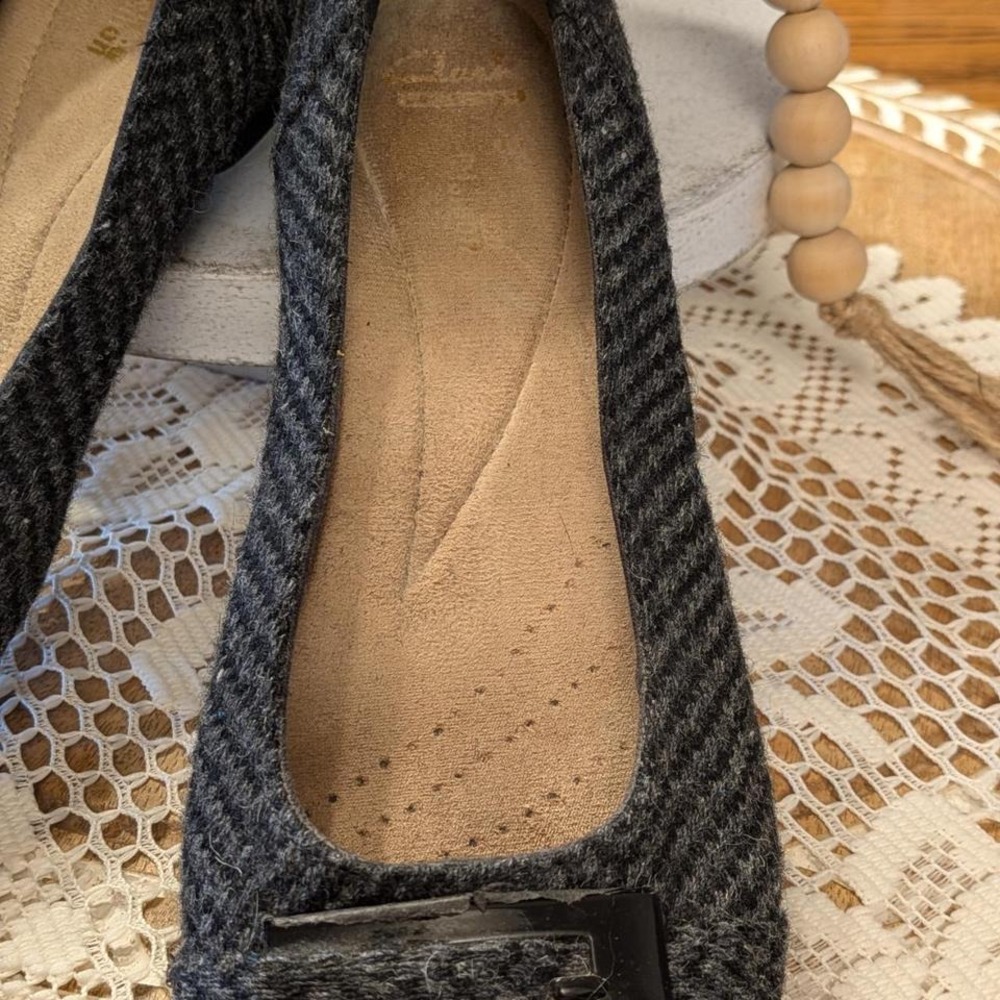 Clark‎ Wool Flats Size 9